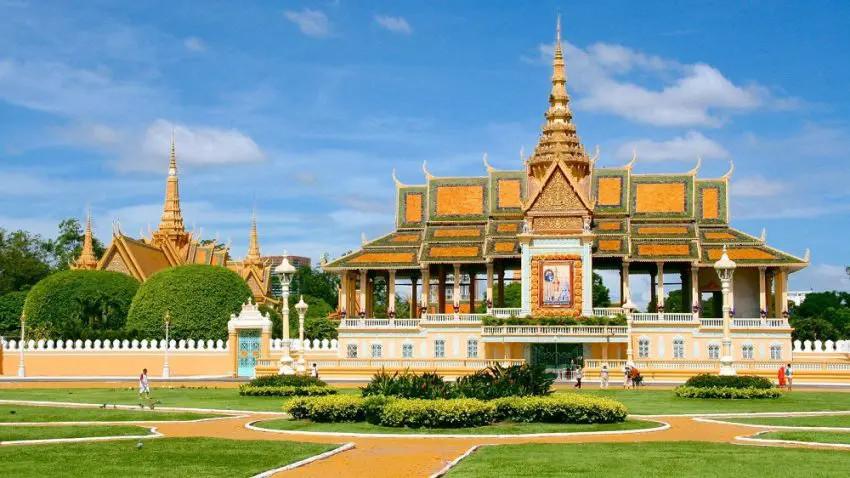 Cung Điện Hoàng Gia - Viên Ngọc Quý Của Đất Nước Campuchia