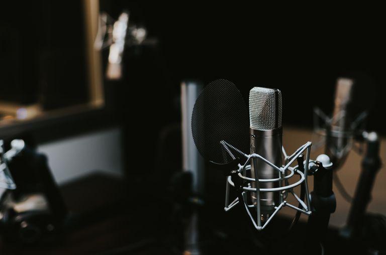 8 Từ tiếng Anh để hiểu về quá trình làm podcast