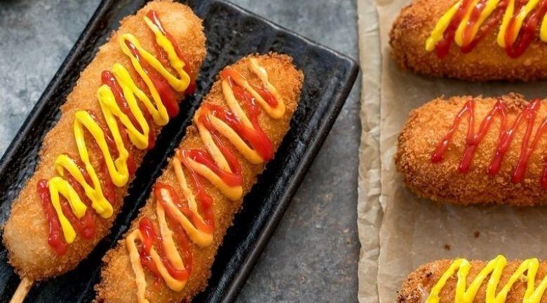 Cách làm hotdog xúc xích phô mai Hàn Quốc kéo sợi cực hấp dẫn tại nhà!