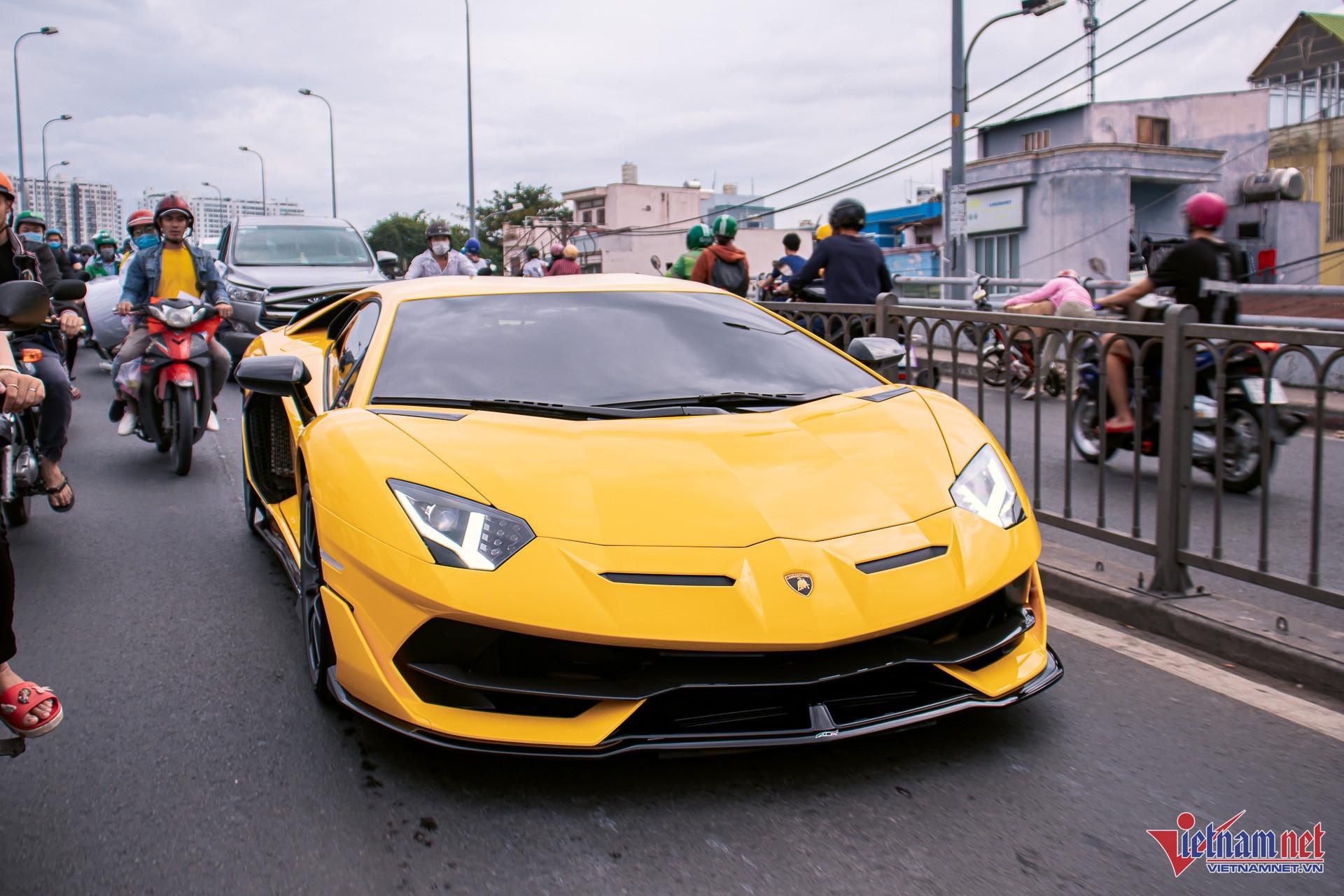 Tốn 1,2 tỷ độ xe, Lamborghini Aventador vẫn rớt giá 6 tỷ sau khi đi 13.000 km