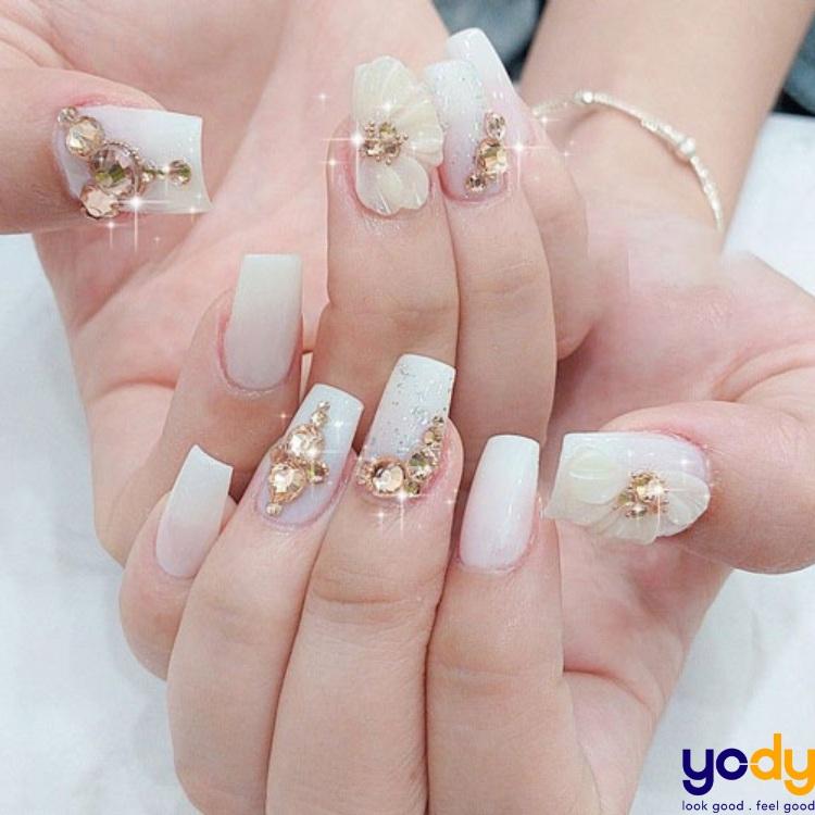 20+ Mẫu nail màu trắng sữa thanh lịch trendy cho nàng mê đắm