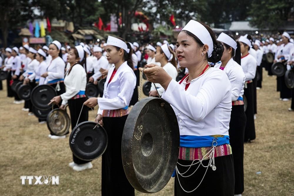 Phụ nữ Mường Hòa Bình mặc trang phục truyền thống trong các dịp lễ hội, Tết, đám cưới hay các sự kiện quan trọng. (Ảnh: Trọng Đạt/TTXVN)