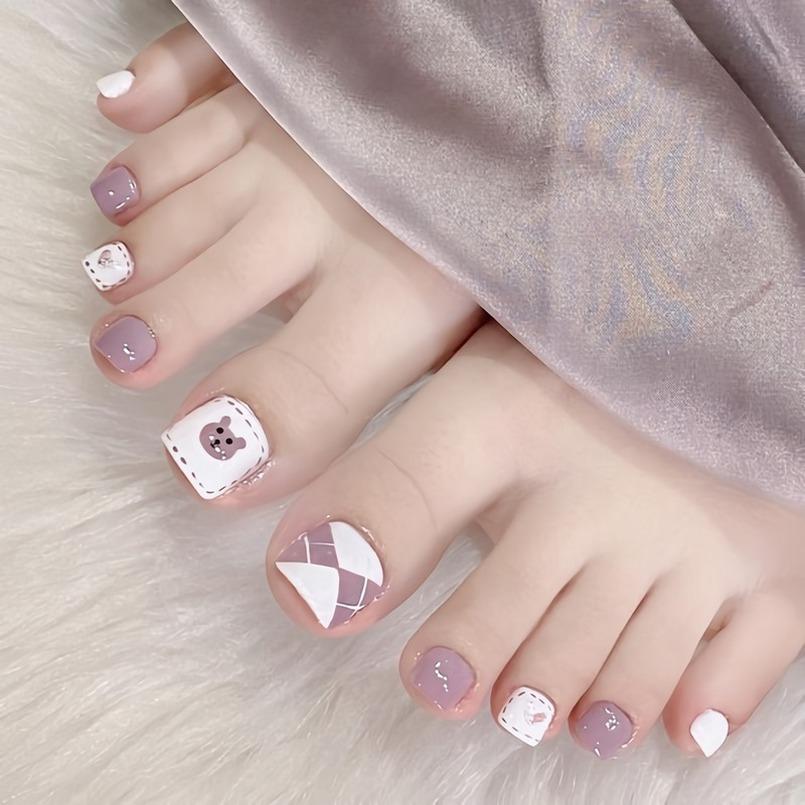 Những mẫu nail chân đẹp nhẹ nhàng 2022: Nail vẽ tay