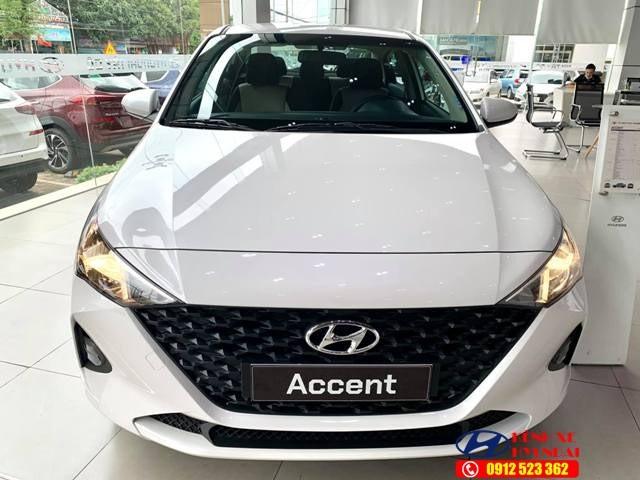 Lưới tản nhiệt Hyundai Accent số sàn bản tiêu chuẩn